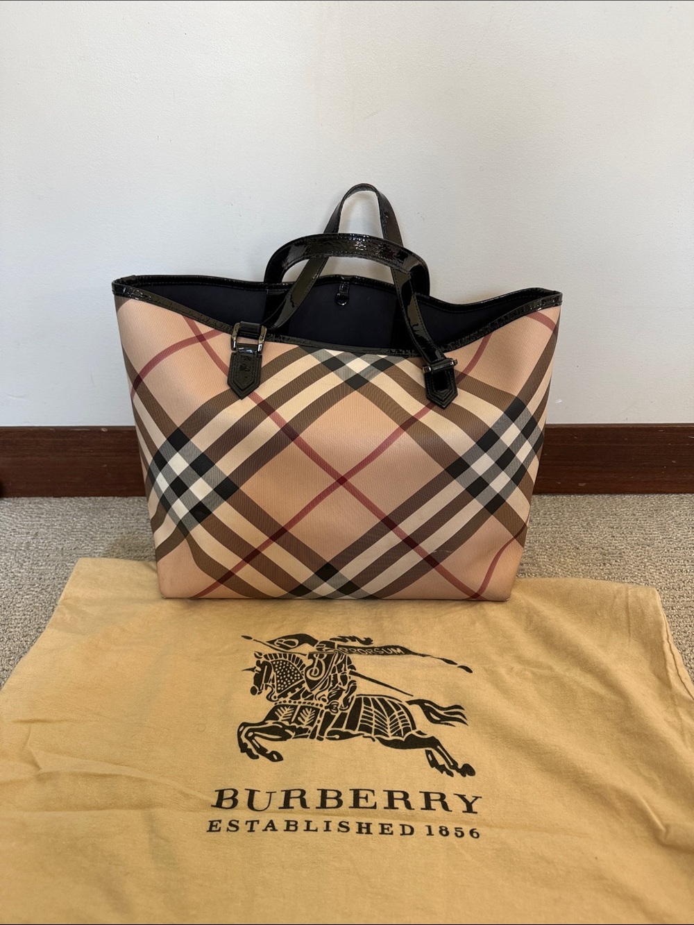 Burberry Nova Nickie Large Tote